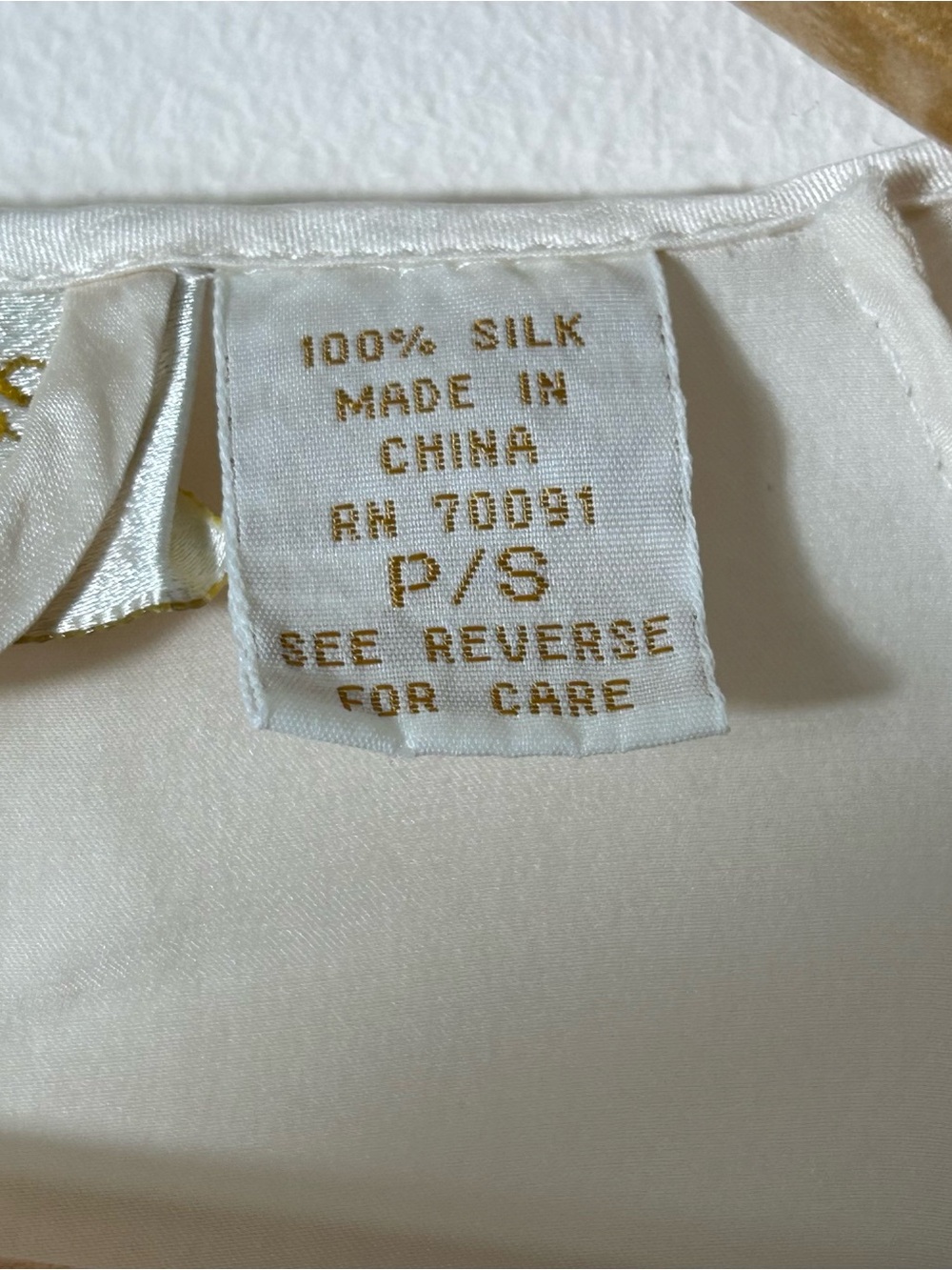 Vintage‎ Victorias Secret Silk Robe Size PS Petite Ivory Long Sleeve Sleep READ - Picture 10 of 14